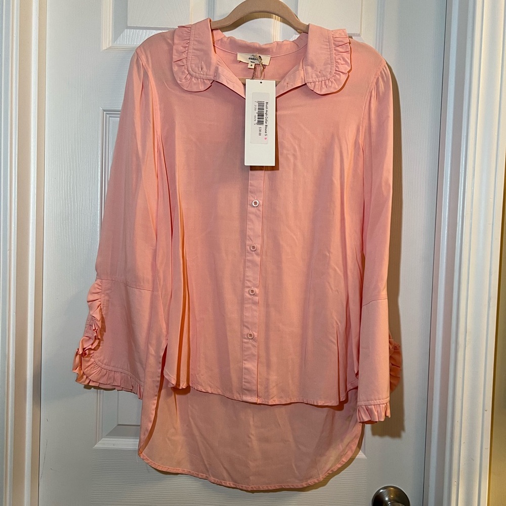 🦋NWT Gorgeous Blush high collar entro blouse  size small